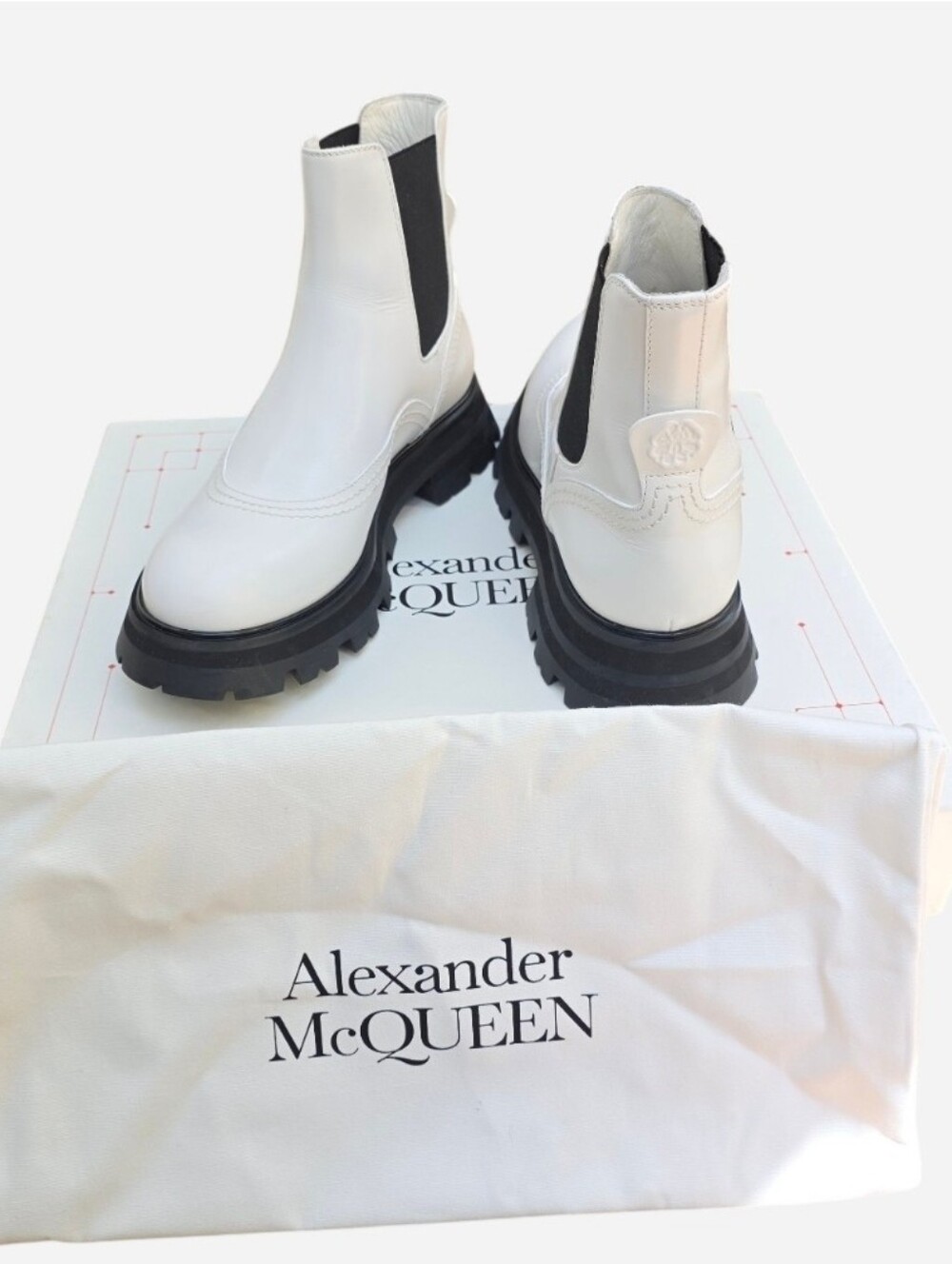 Alexander McQueen Wander White Leather Chelsea Lug Boots with Black Soles, 38.5
